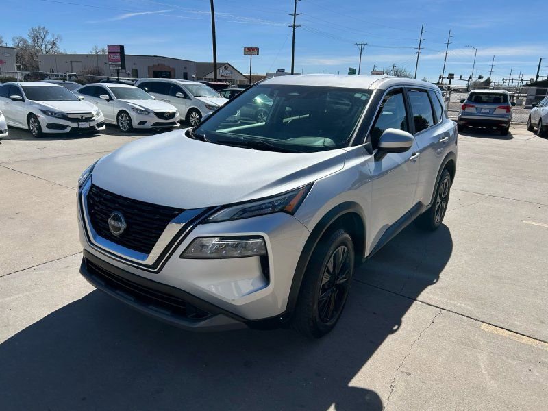 Used 2023 Nissan Rogue SV image 3
