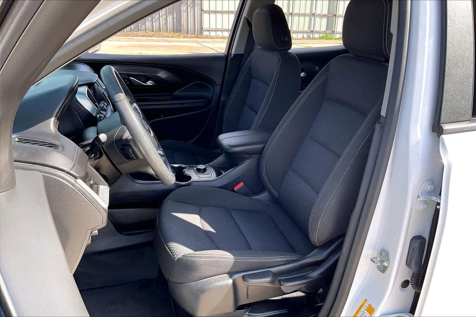 Used 2024 GMC Terrain SLE FWD image 16