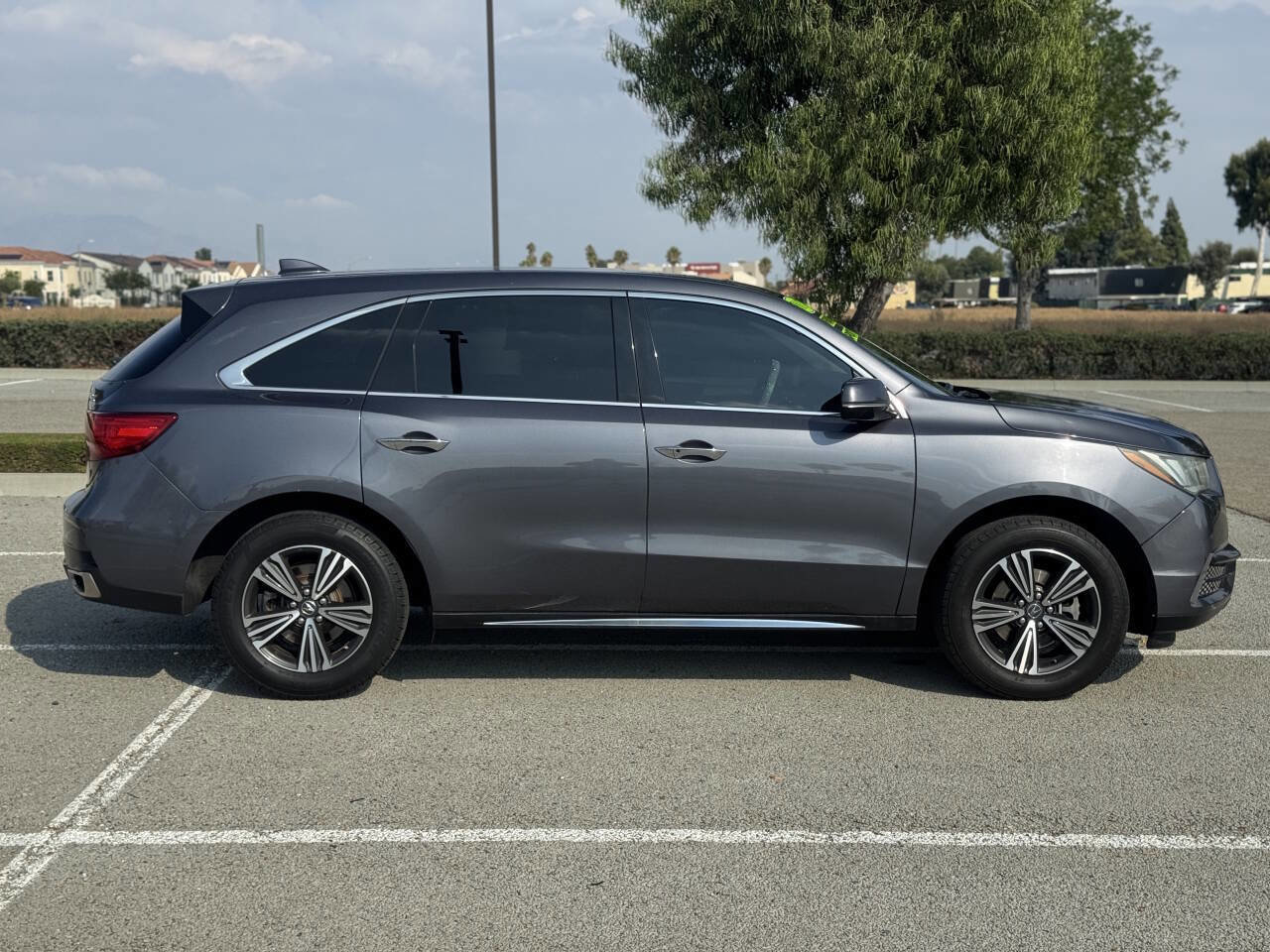 Used 2017 Acura MDX FWD image 2