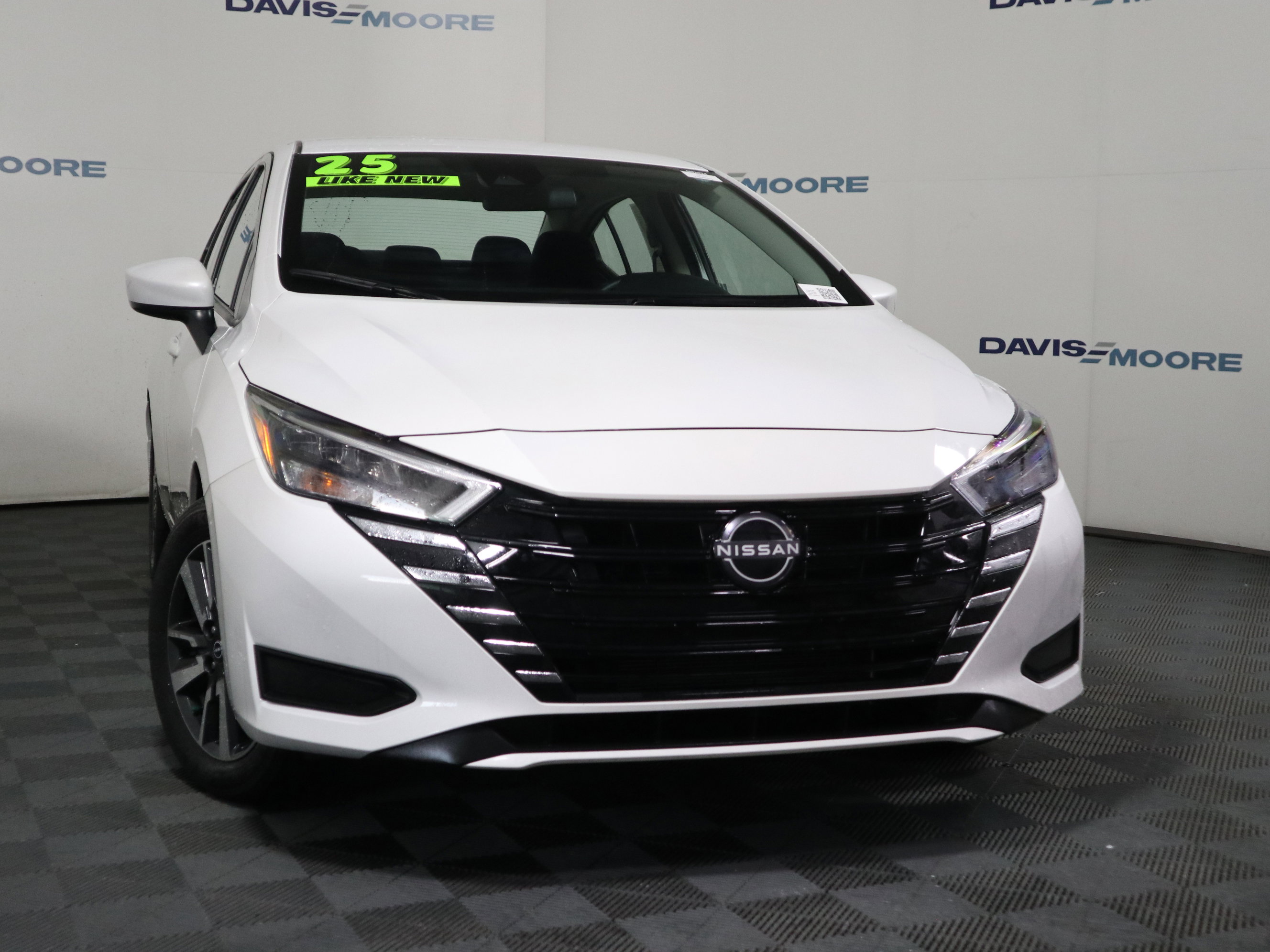 Used 2025 Nissan Versa SV w/ Trunk Package image 2