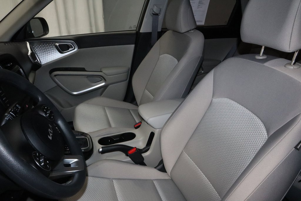 Used 2025 Kia Soul LX image 24