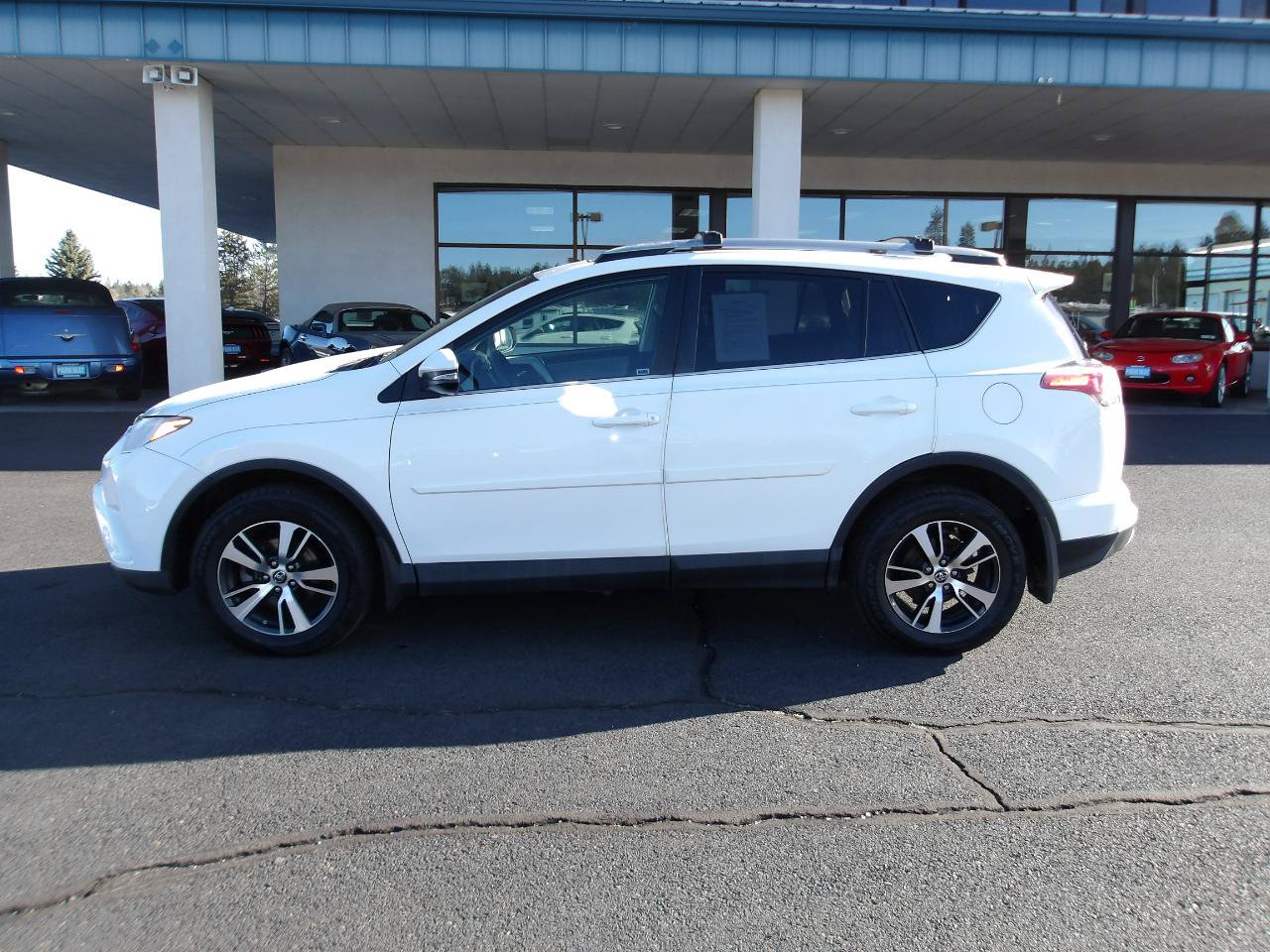 Used 2017 Toyota RAV4 XLE w/ Plus Extra Value Package AWD/4WD image 2
