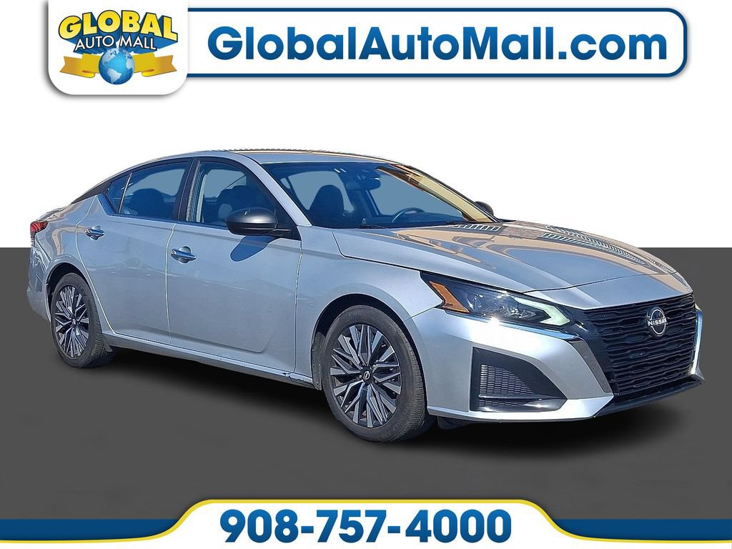 Used 2024 Nissan Altima 2.5 SV FWD image 1