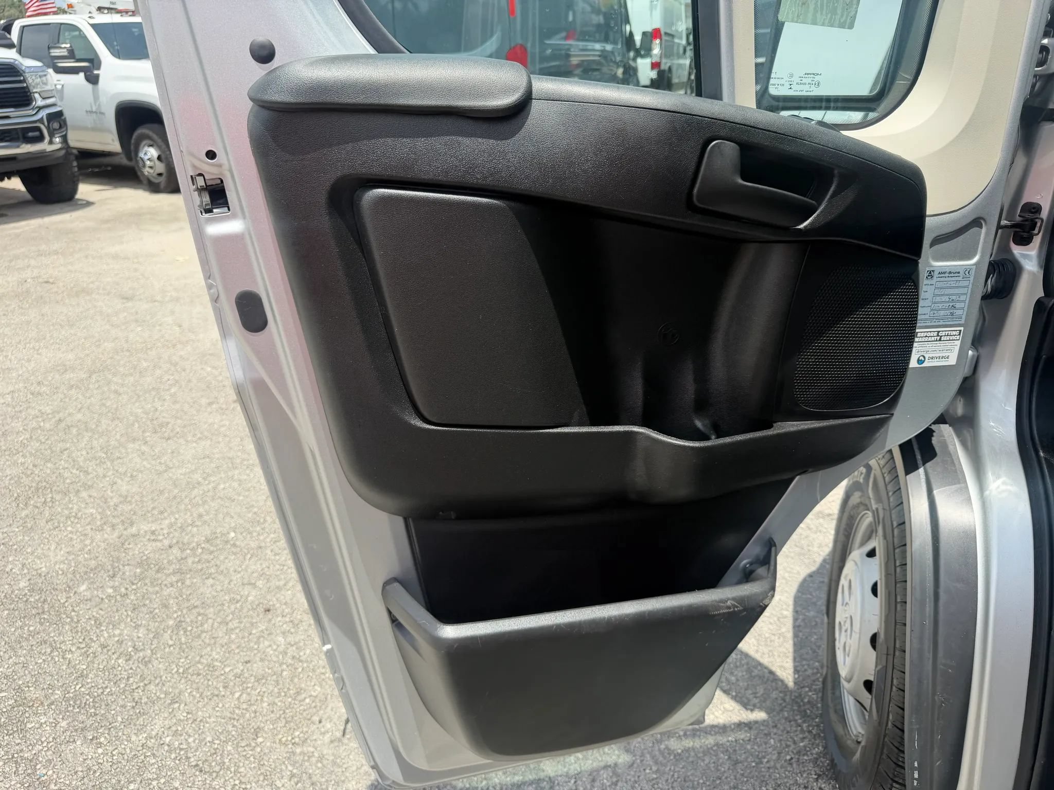 Used 2020 RAM ProMaster 2500 w/ Premium Appearance Group FWD image 12