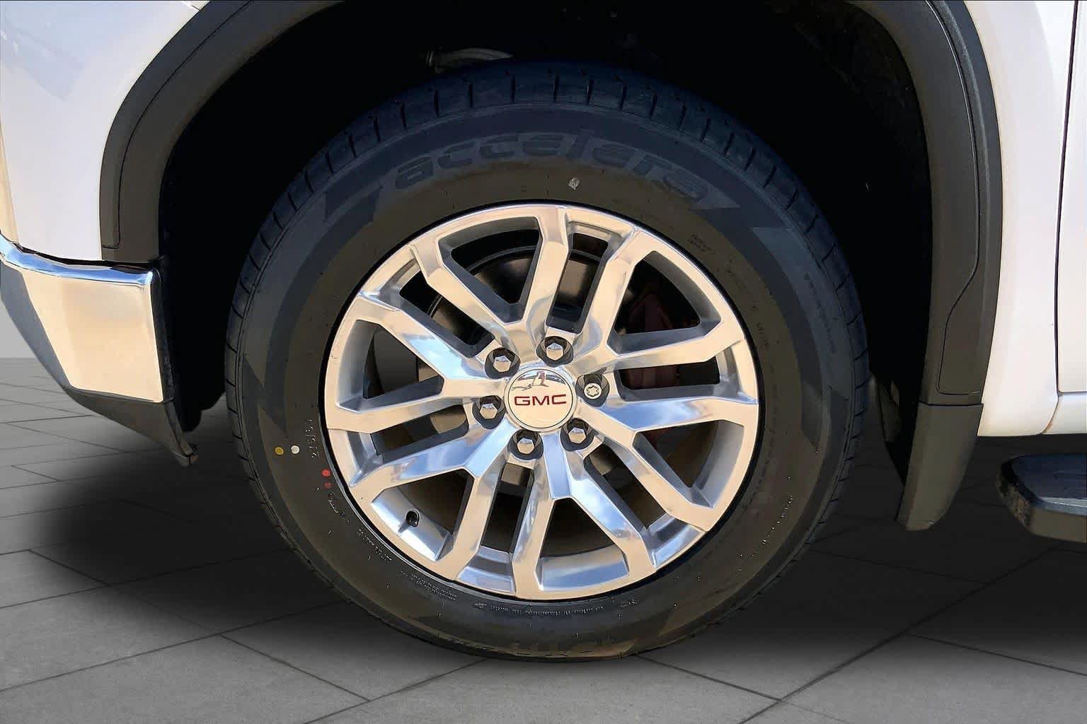 Used 2019 GMC Sierra 1500 SLT w/ SLT Premium Package AWD/4WD image 11