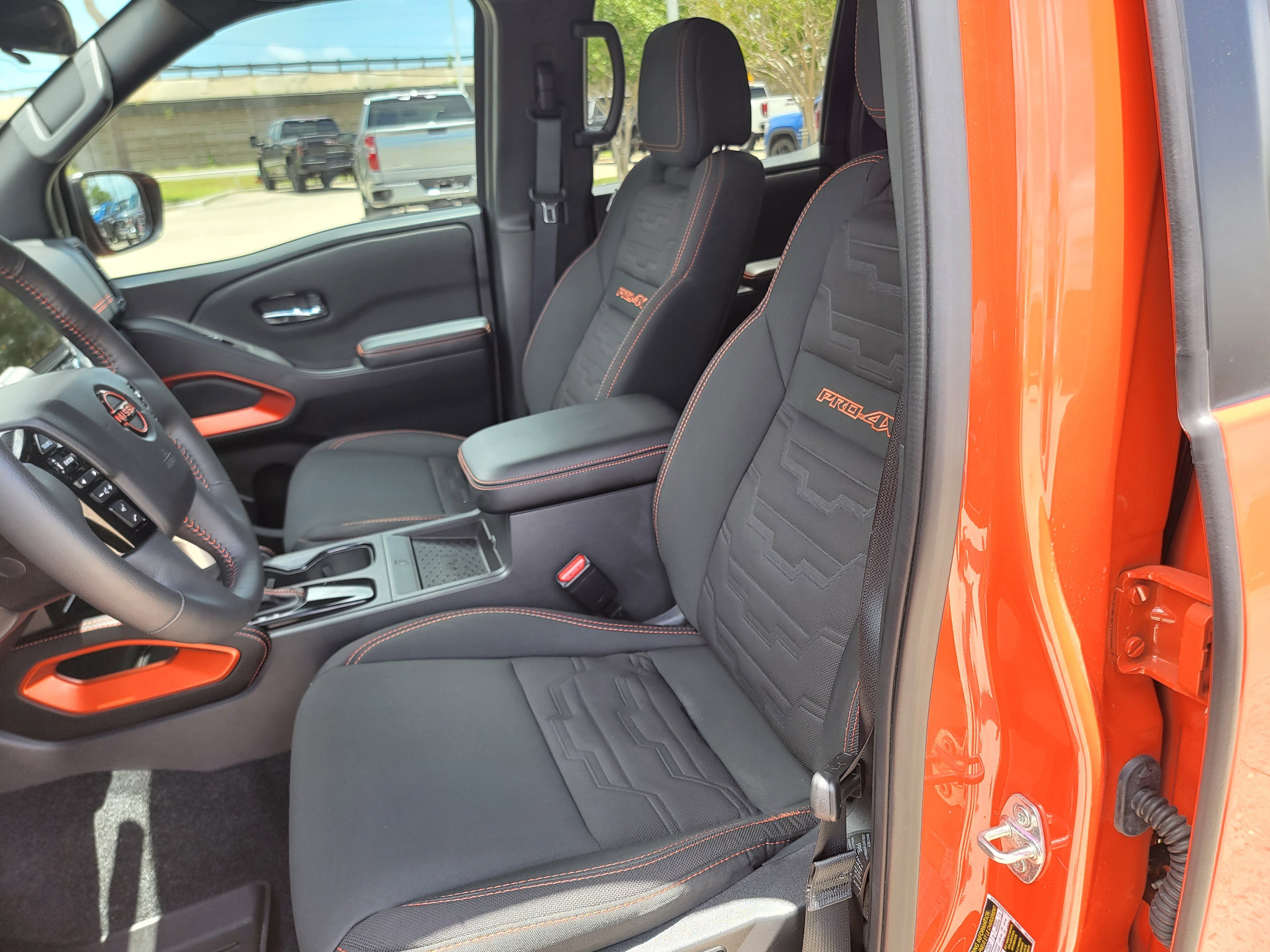 Used 2025 Nissan Frontier PRO-4X w/ Pro Convenience Package image 17