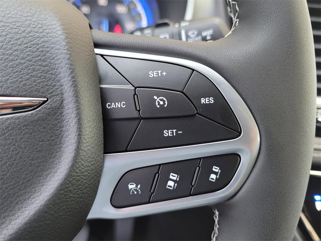 New 2025 Chrysler Pacifica Select image 33