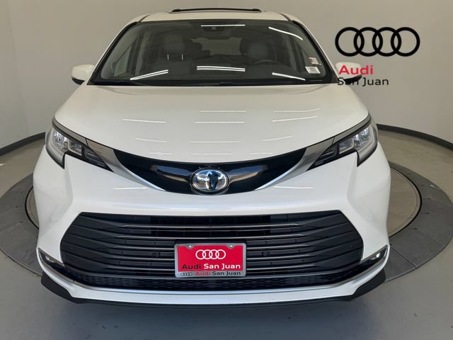 Used 2021 Toyota Sienna Limited FWD image 2
