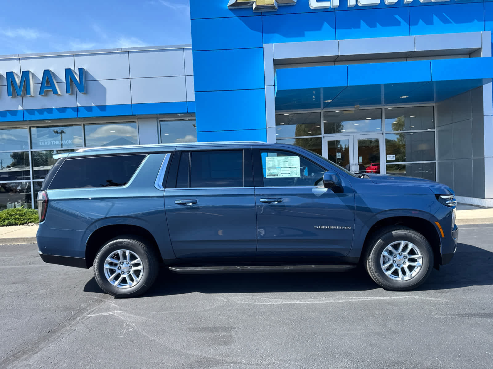 New 2027 Chevrolet Suburban LT w/ Comfort Package AWD/4WD image 3