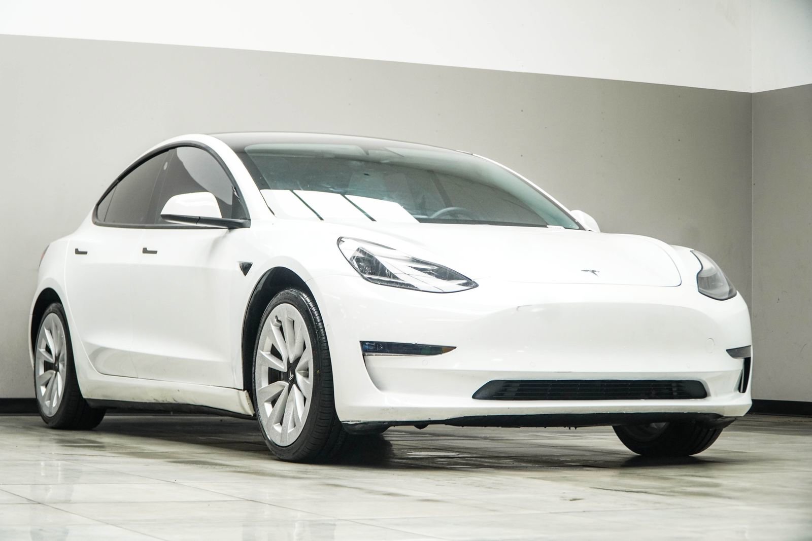Used 2021 Tesla Model 3 Standard Range Plus image 4