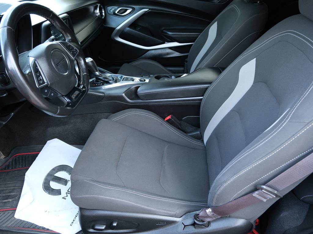 Used 2017 Chevrolet Camaro LT RWD image 5