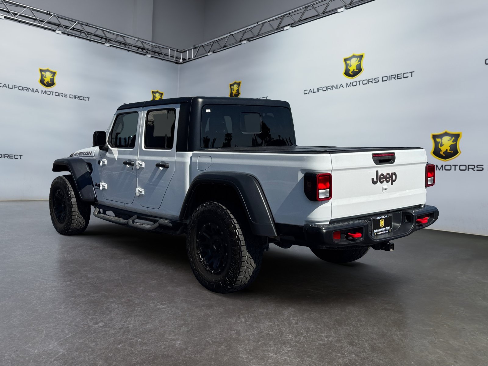 Used 2023 Jeep Gladiator Rubicon w/ Trailer Tow Package AWD/4WD image 3