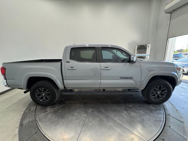 Used 2020 Toyota Tacoma SR5 w/ SR5 Appearance Package (SM) RWD image 14