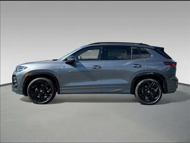 New 2026 Volkswagen Tiguan SE R-Line image 3