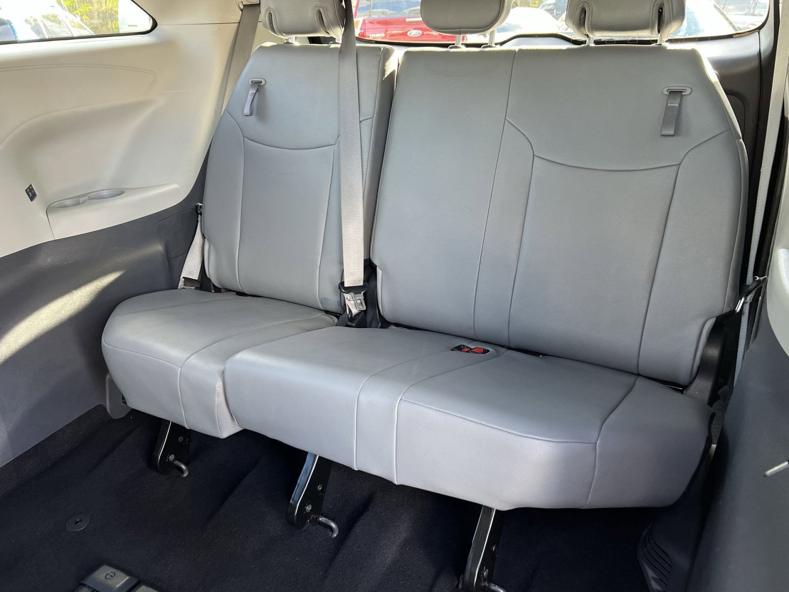 Used 2024 Toyota Sienna XLE FWD image 24