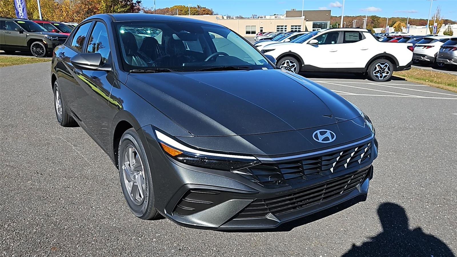 New 2025 Hyundai Elantra SE