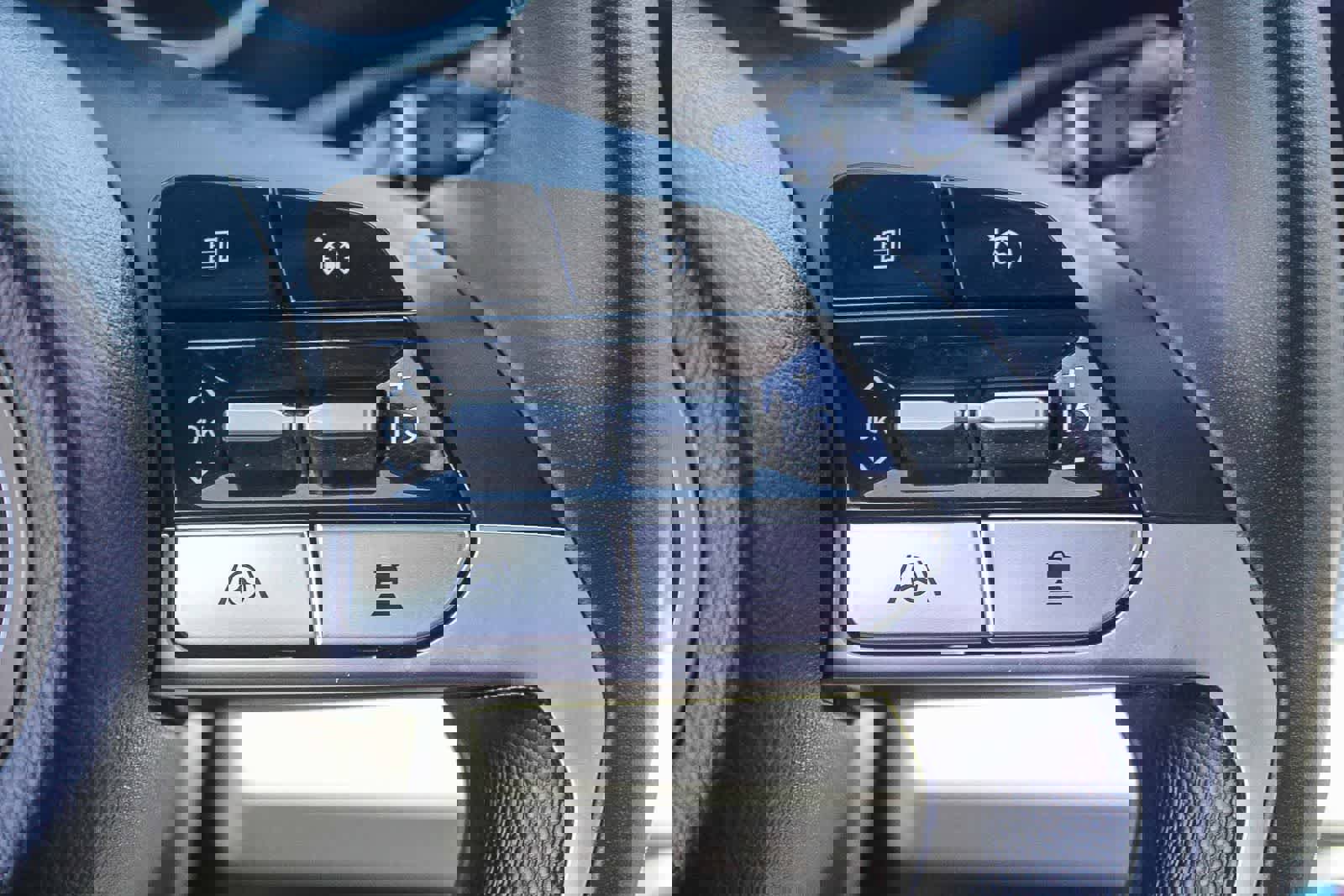 Certified 2023 Hyundai Elantra Limited image 33