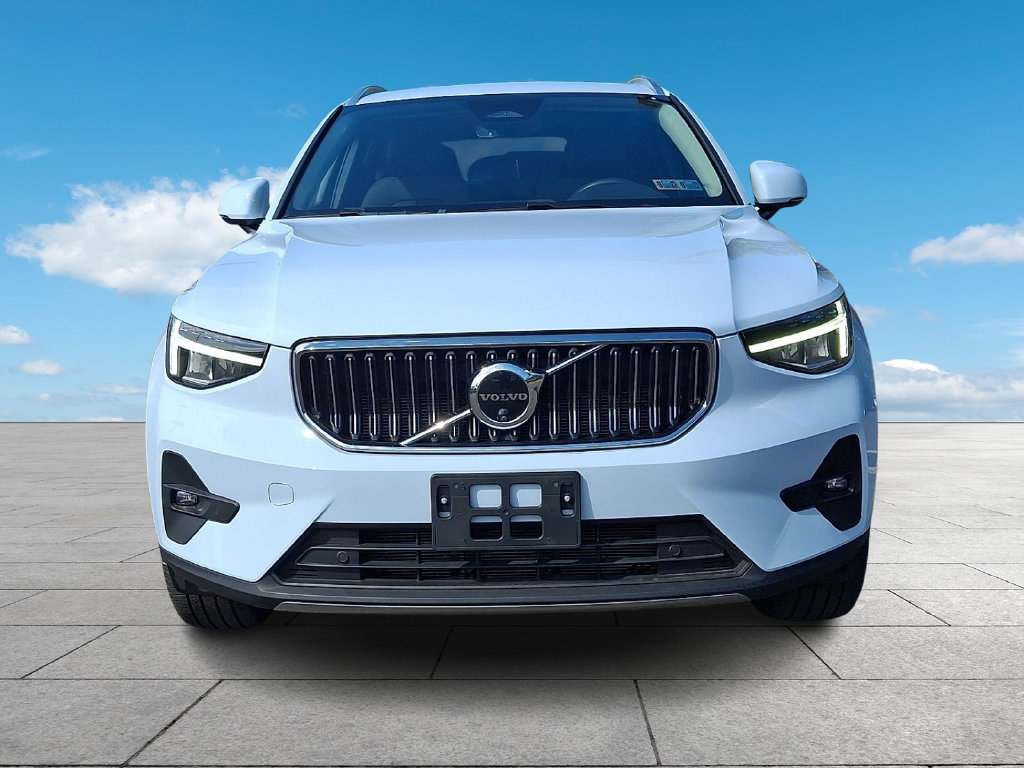 Certified 2024 Volvo XC40 B5 Plus w/ Protection Package Premier AWD/4WD image 2