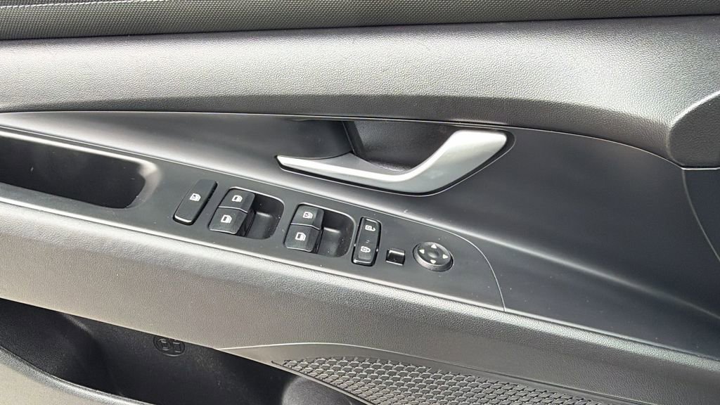 Used 2023 Hyundai Elantra Limited FWD image 24