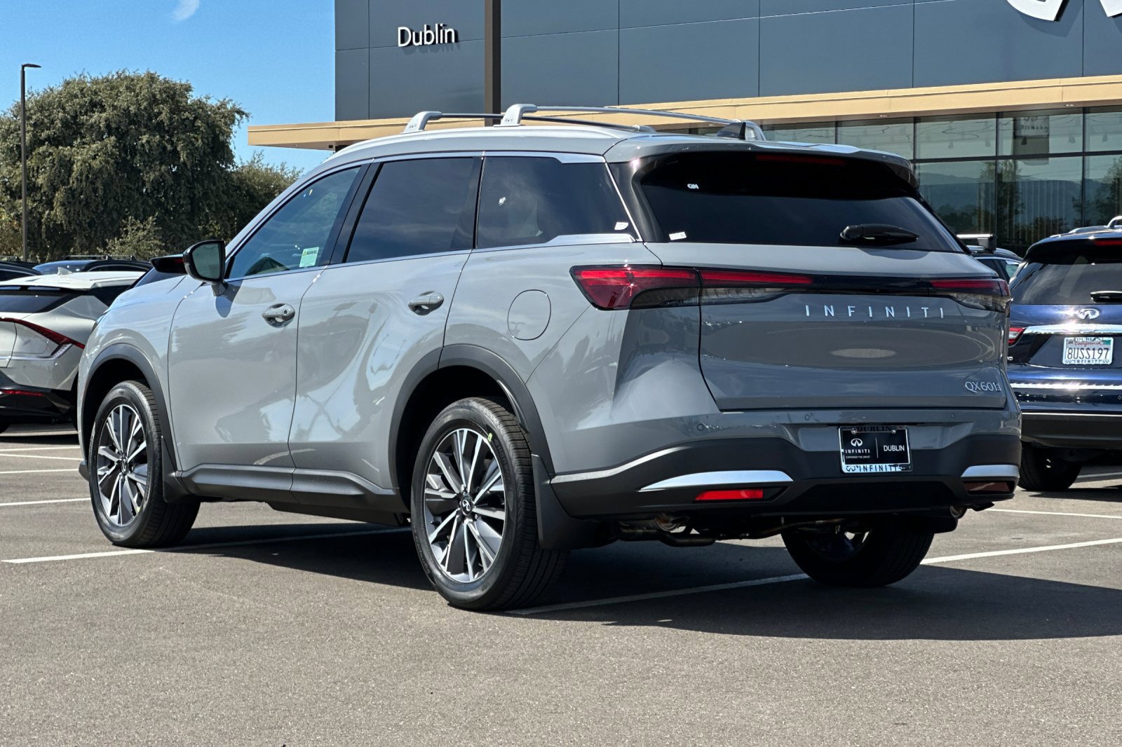 New 2027 INFINITI QX60 Luxe w/ Family Package AWD/4WD image 3