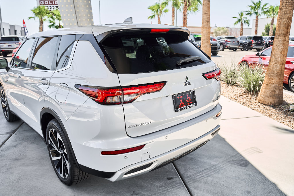 Used 2024 Mitsubishi Outlander SE AWD/4WD image 8