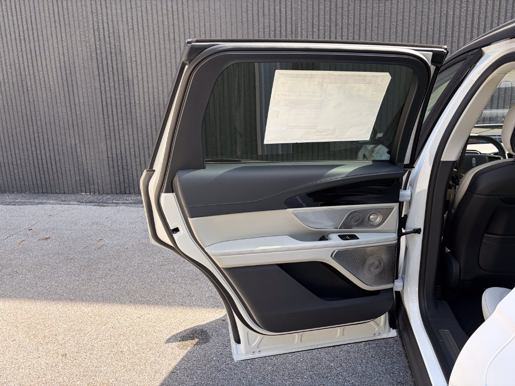 New 2026 Lincoln Nautilus Reserve AWD/4WD image 19