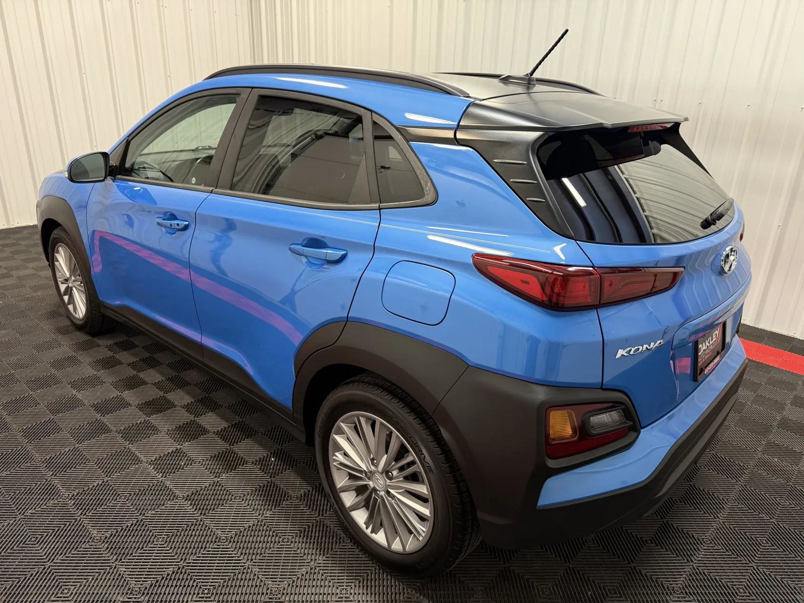 Used 2018 Hyundai Kona SEL w/ SEL Tech Package 02 FWD image 2