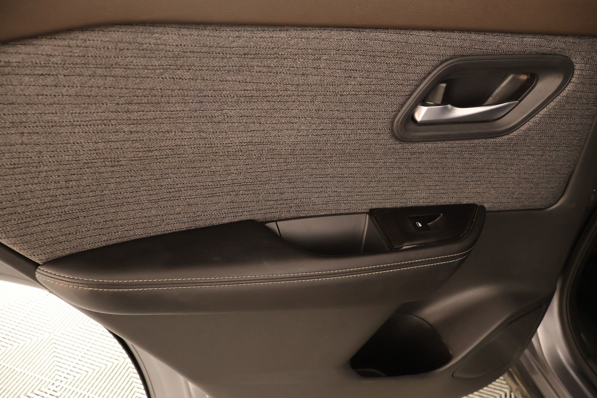 Used 2021 Nissan Rogue SV image 15