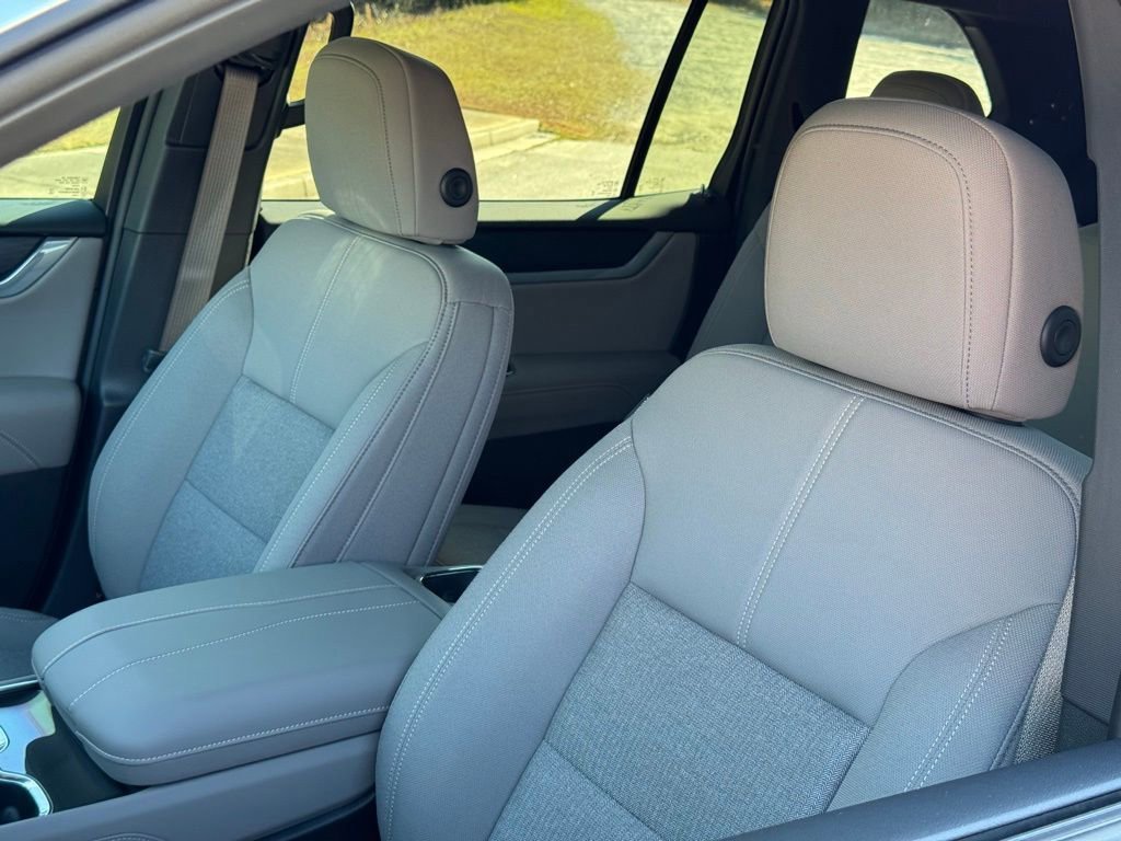 New 2026 GMC Acadia Elevation image 16