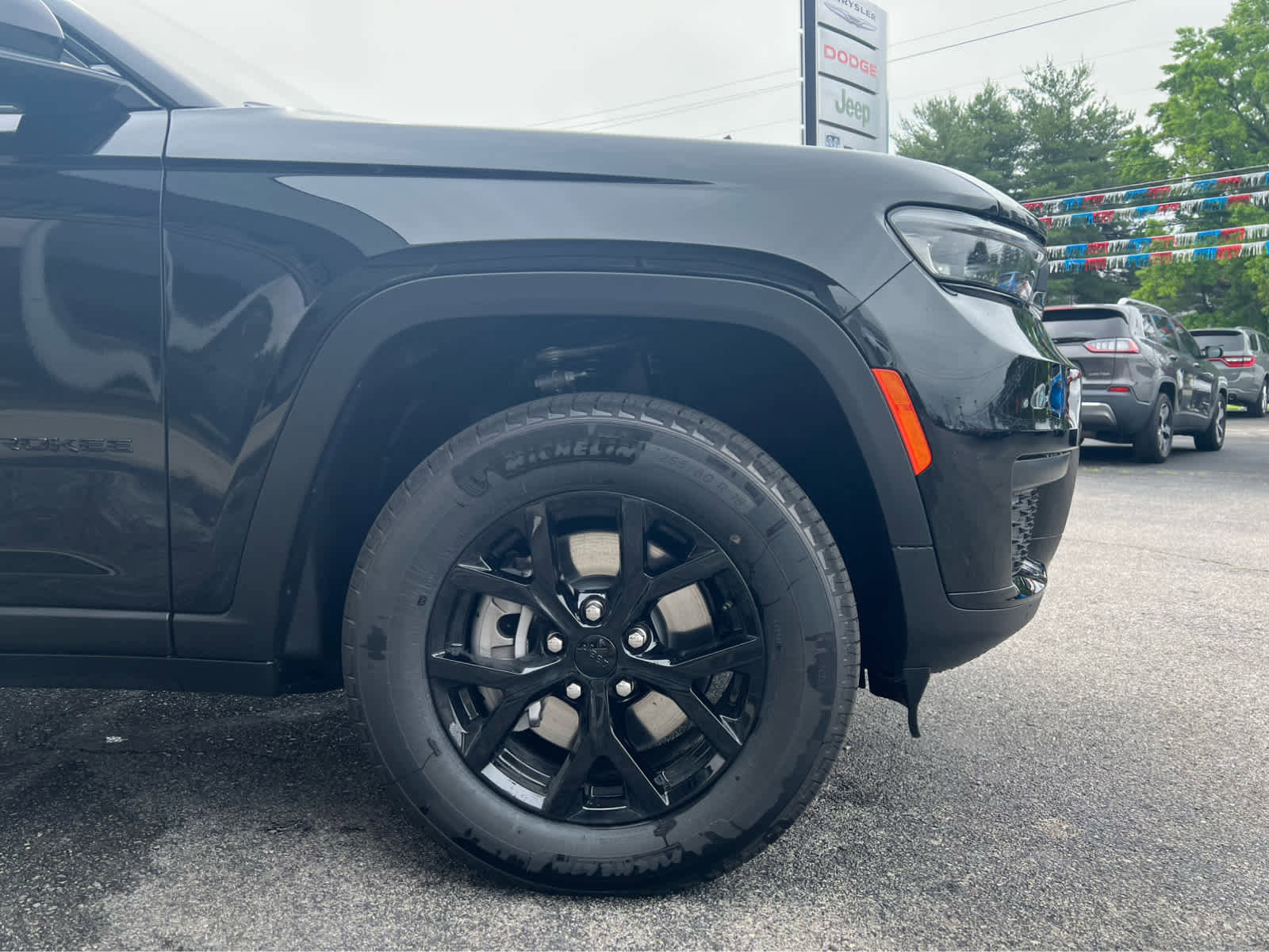 New 2025 Jeep Grand Cherokee L Altitude image 4