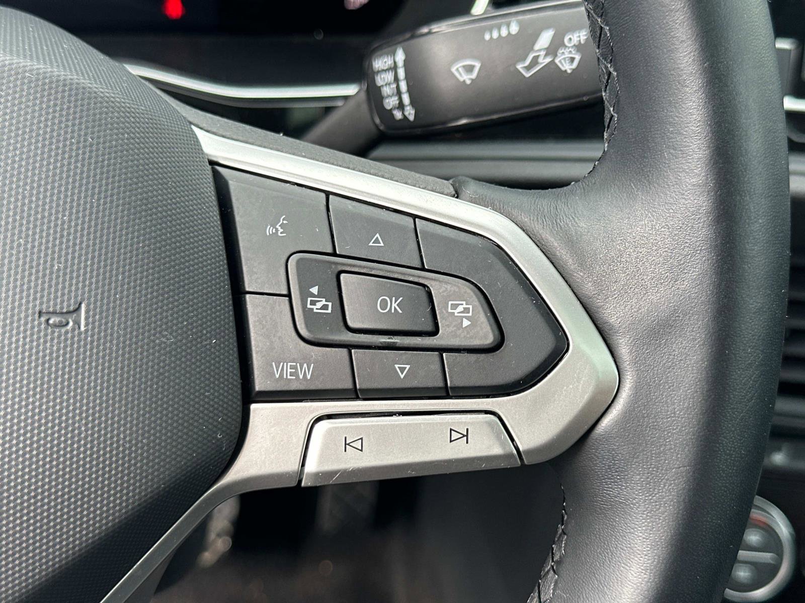 Used 2022 Volkswagen Jetta SE w/ Panoramic Sunroof Package image 24