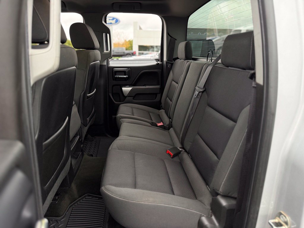 Used 2015 Chevrolet Silverado 1500 LT w/ LT Convenience Package AWD/4WD image 13
