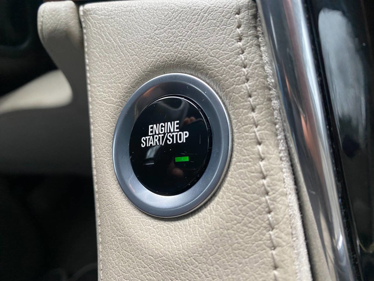 Used 2017 Cadillac Escalade ESV 2WD image 23