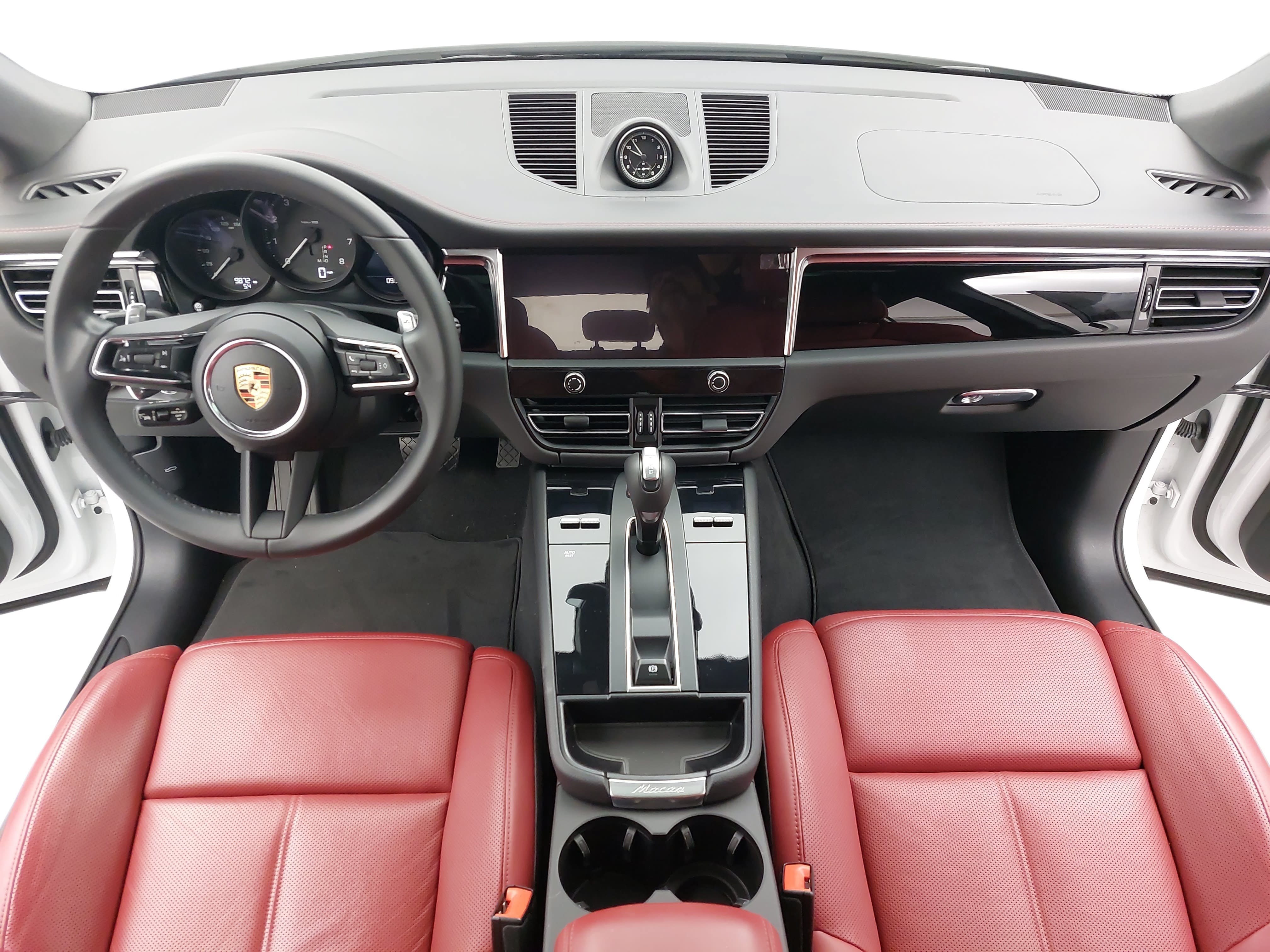 Certified 2025 Porsche Macan AWD/4WD image 11