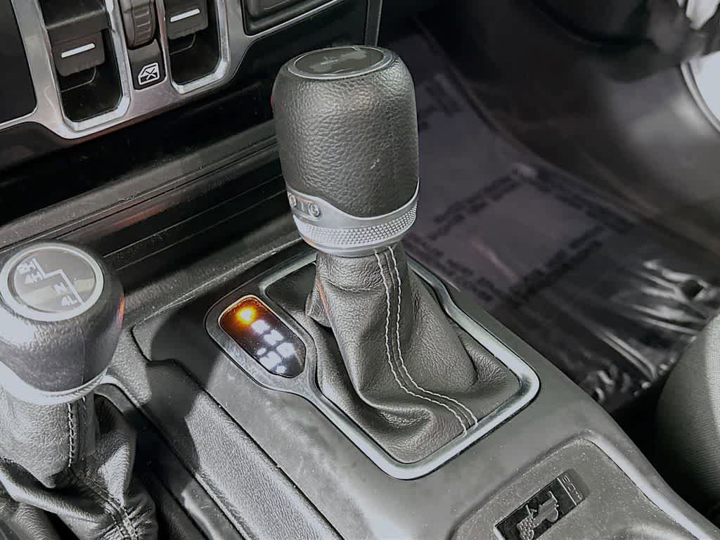 Used 2021 Jeep Wrangler Unlimited Sahara AWD/4WD image 19