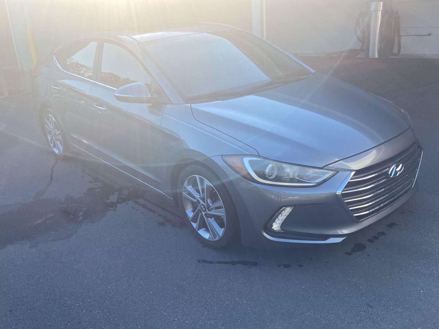 Used 2017 Hyundai Elantra Limited w/ Limited Tech Package 04 FWD image 2