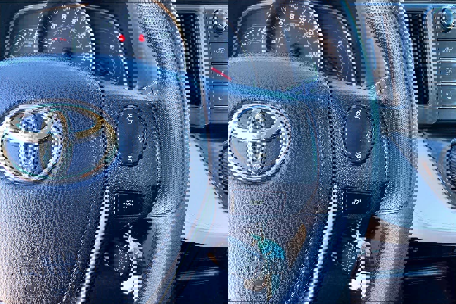 Used 2015 Toyota RAV4 LE image 20