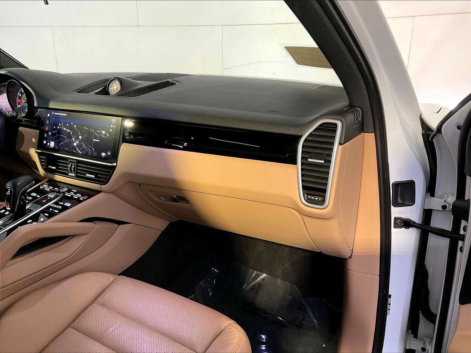 Certified 2022 Porsche Cayenne AWD/4WD image 22