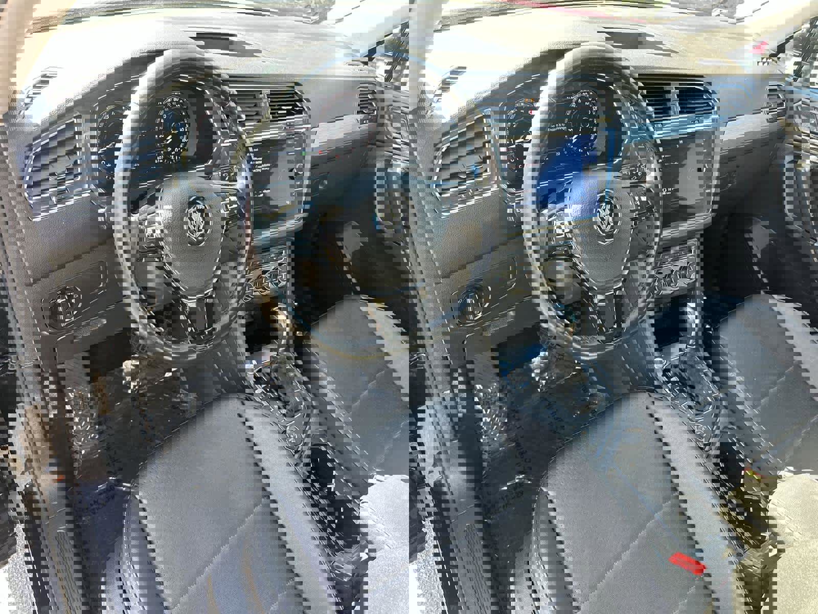 Used 2019 Volkswagen Tiguan SEL image 2