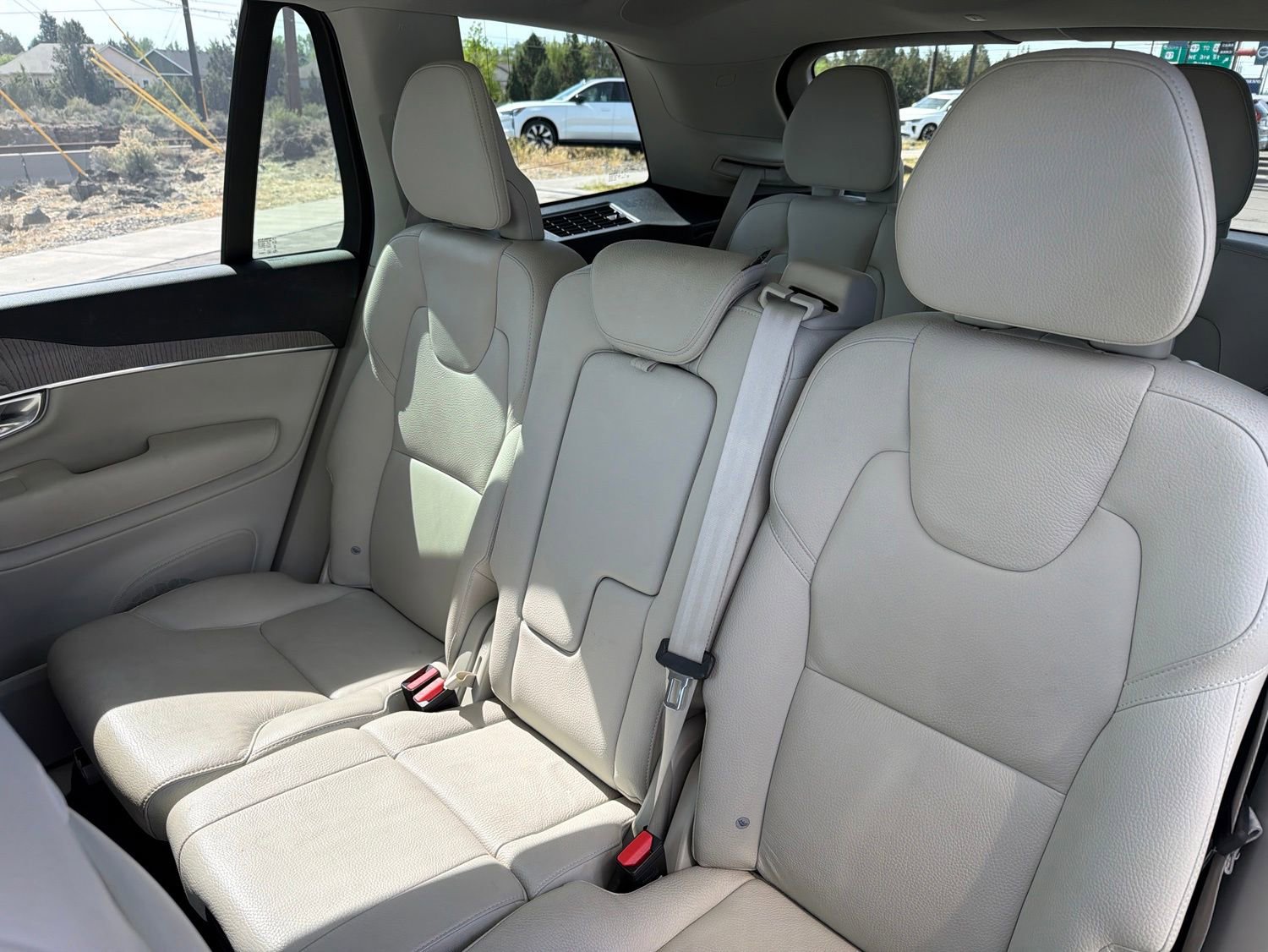 Used 2023 Volvo XC90 B5 Plus AWD/4WD image 16