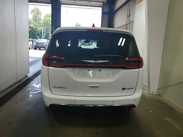 Used 2025 Chrysler Pacifica Select FWD image 5