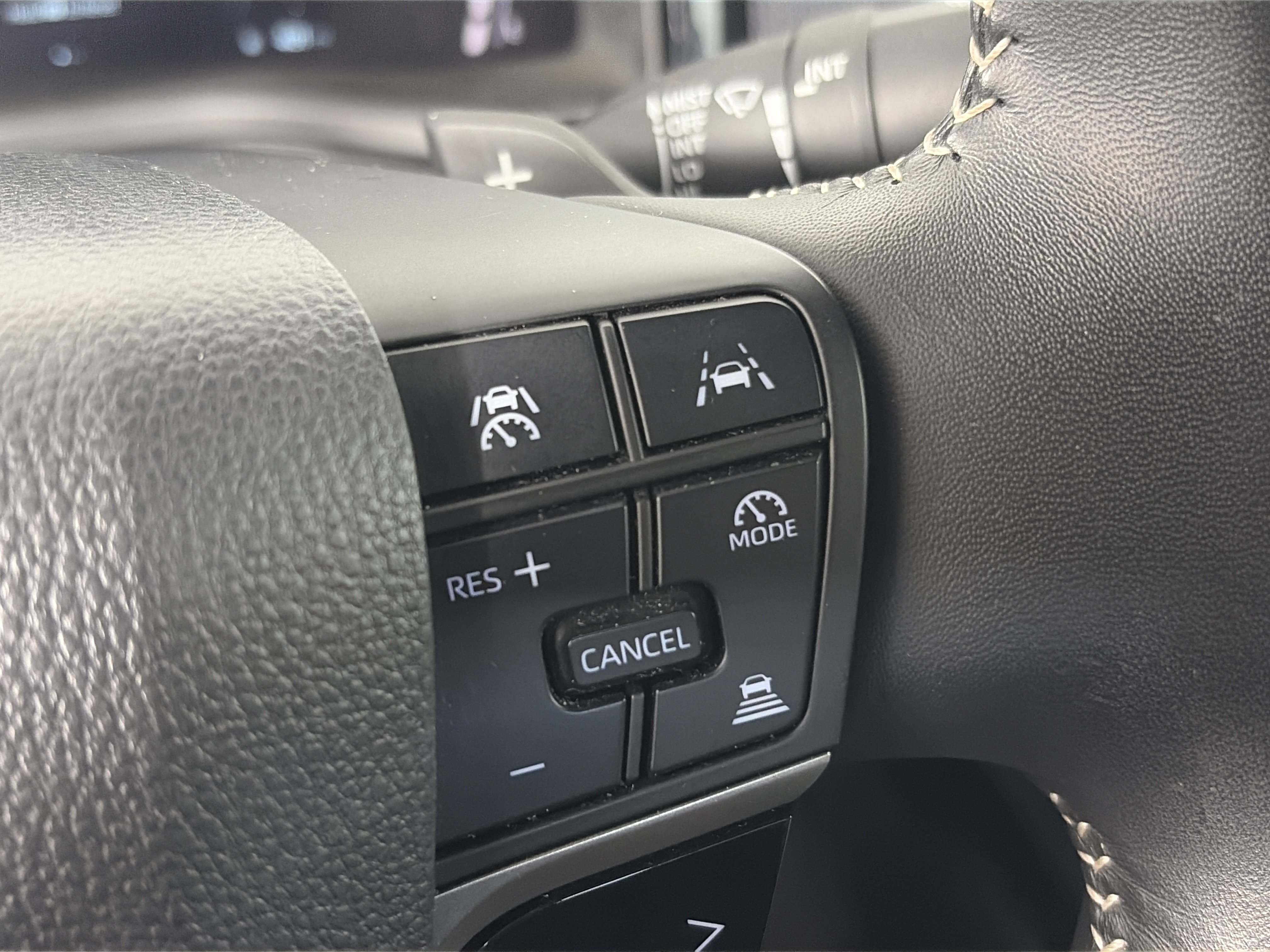 Used 2025 Toyota Camry SE FWD image 31