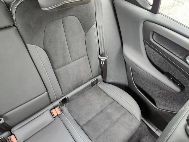 Certified 2025 Volvo XC40 B5 Plus AWD/4WD image 17