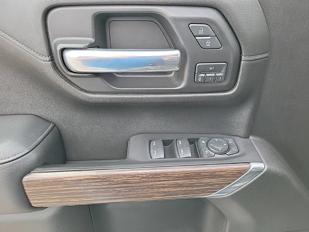 Used 2019 Chevrolet Silverado 1500 High Country w/ Technology Package AWD/4WD image 10