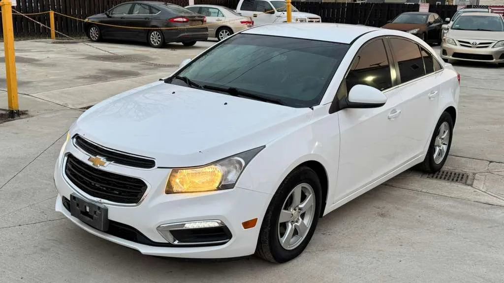 Used 2015 Chevrolet Cruze LT image 3
