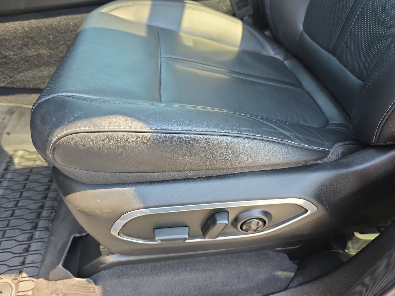 Used 2023 Jeep Wagoneer 4WD w/ Premium Group I image 29