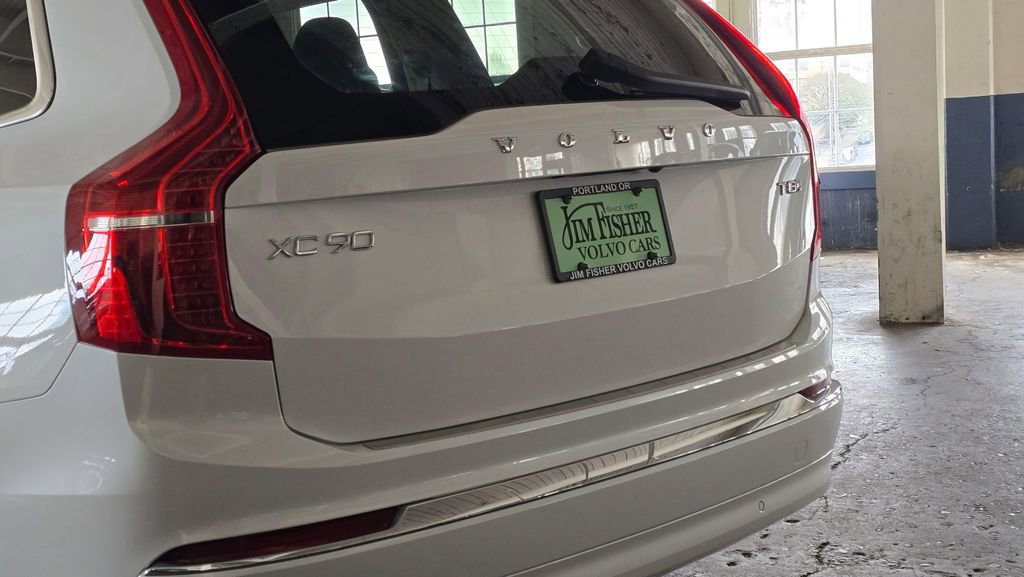 Certified 2025 Volvo XC90 T8 Plus image 13