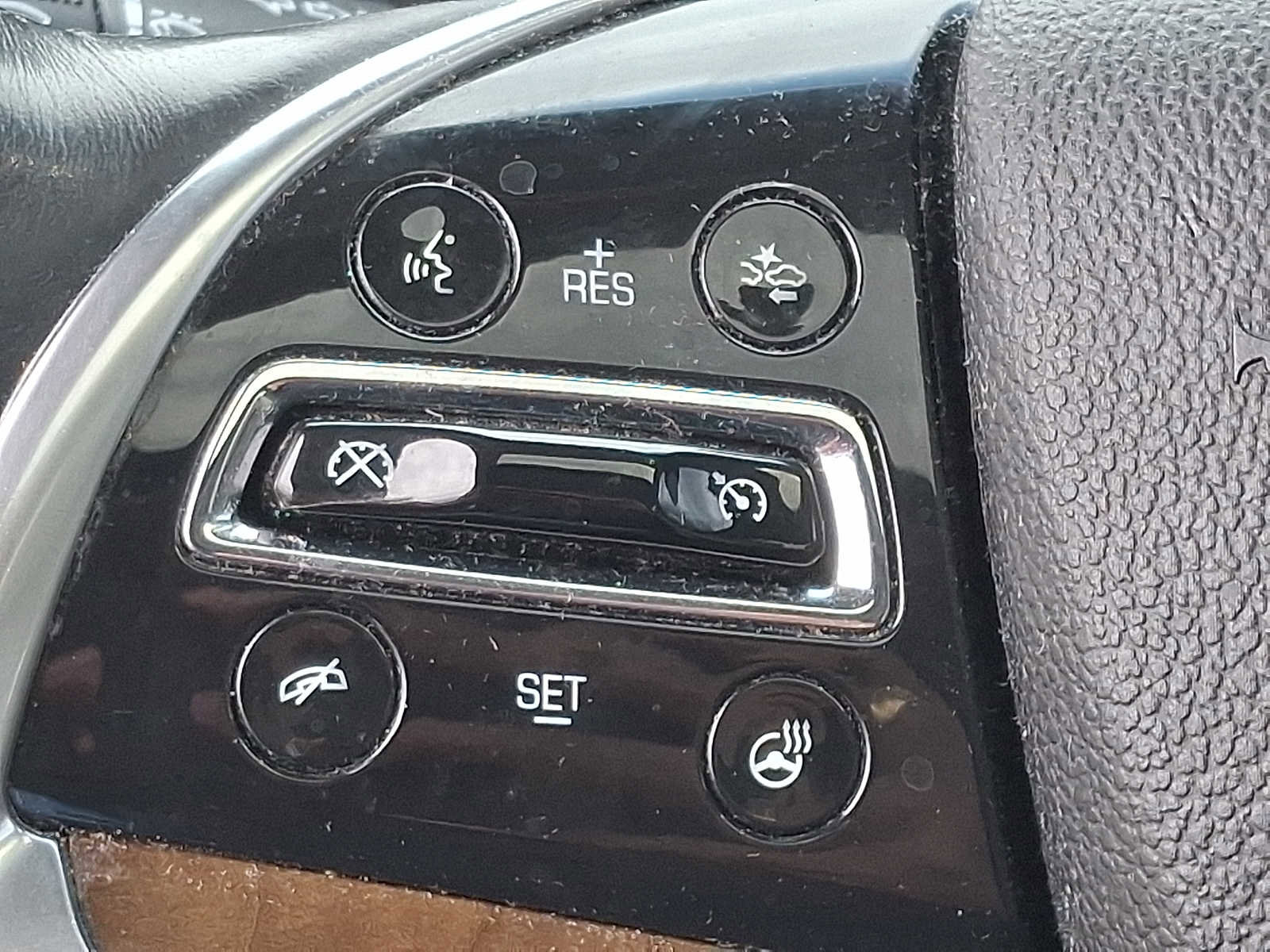 Used 2018 Cadillac Escalade Luxury image 23