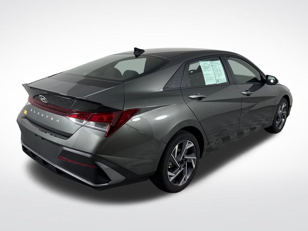 Certified 2025 Hyundai Elantra Sport FWD image 3