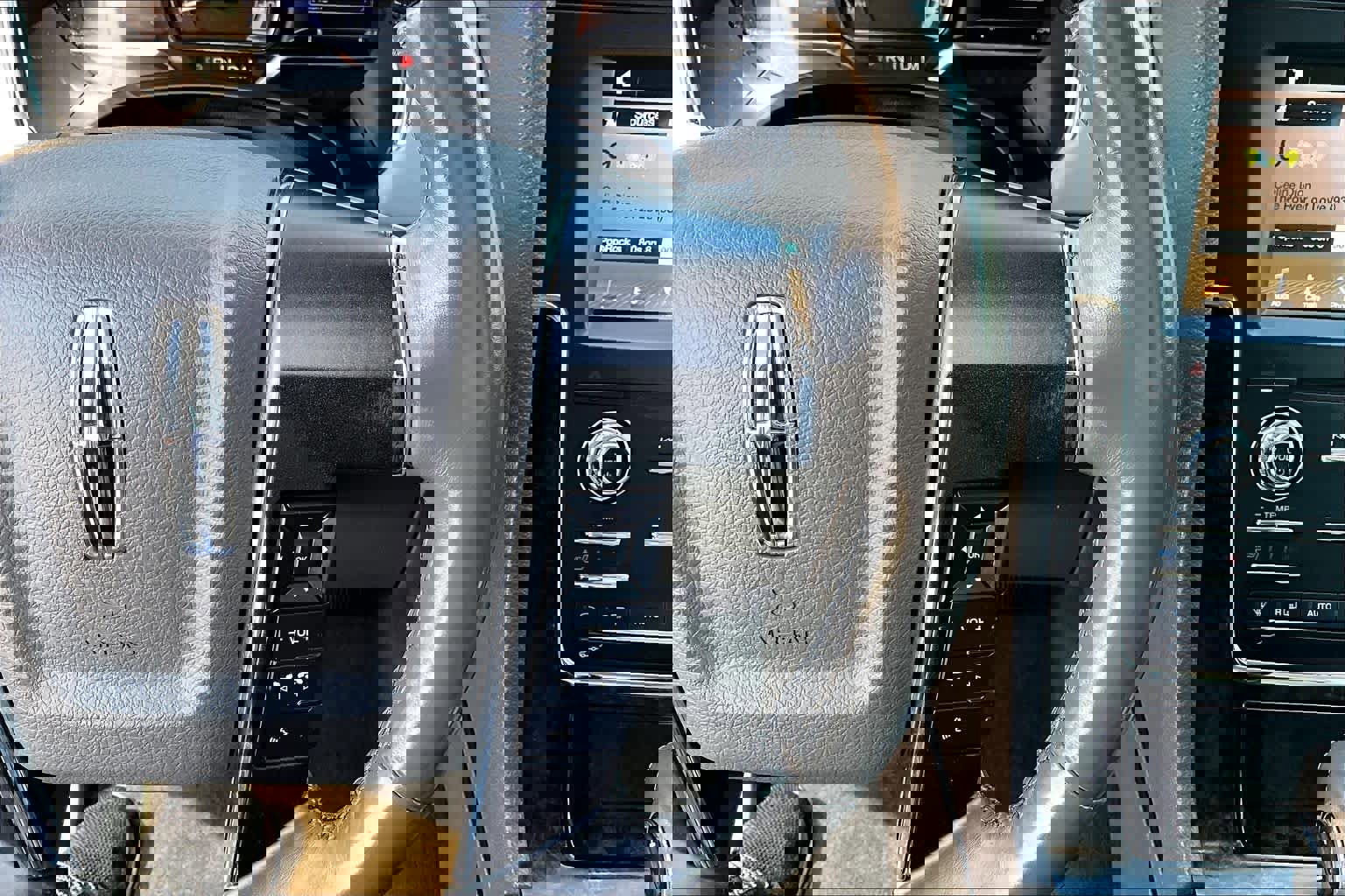 Used 2017 Lincoln Navigator Select image 24